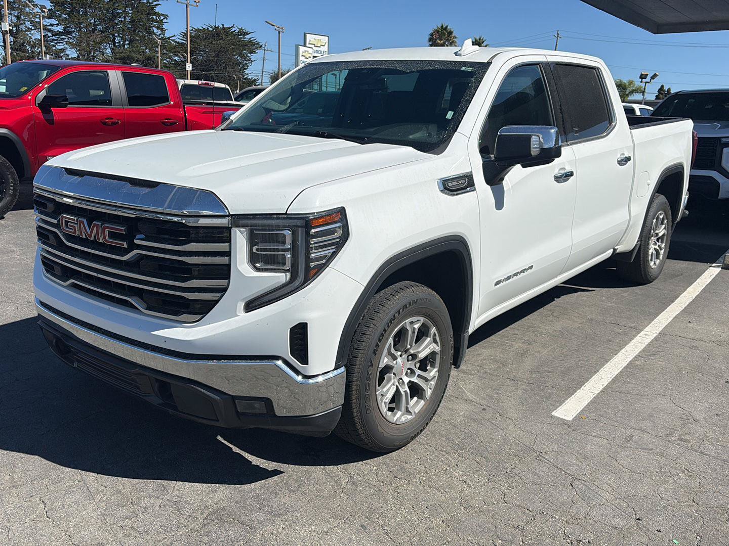 Used 2025 GMC Sierra 1500 SLT RWD image 1