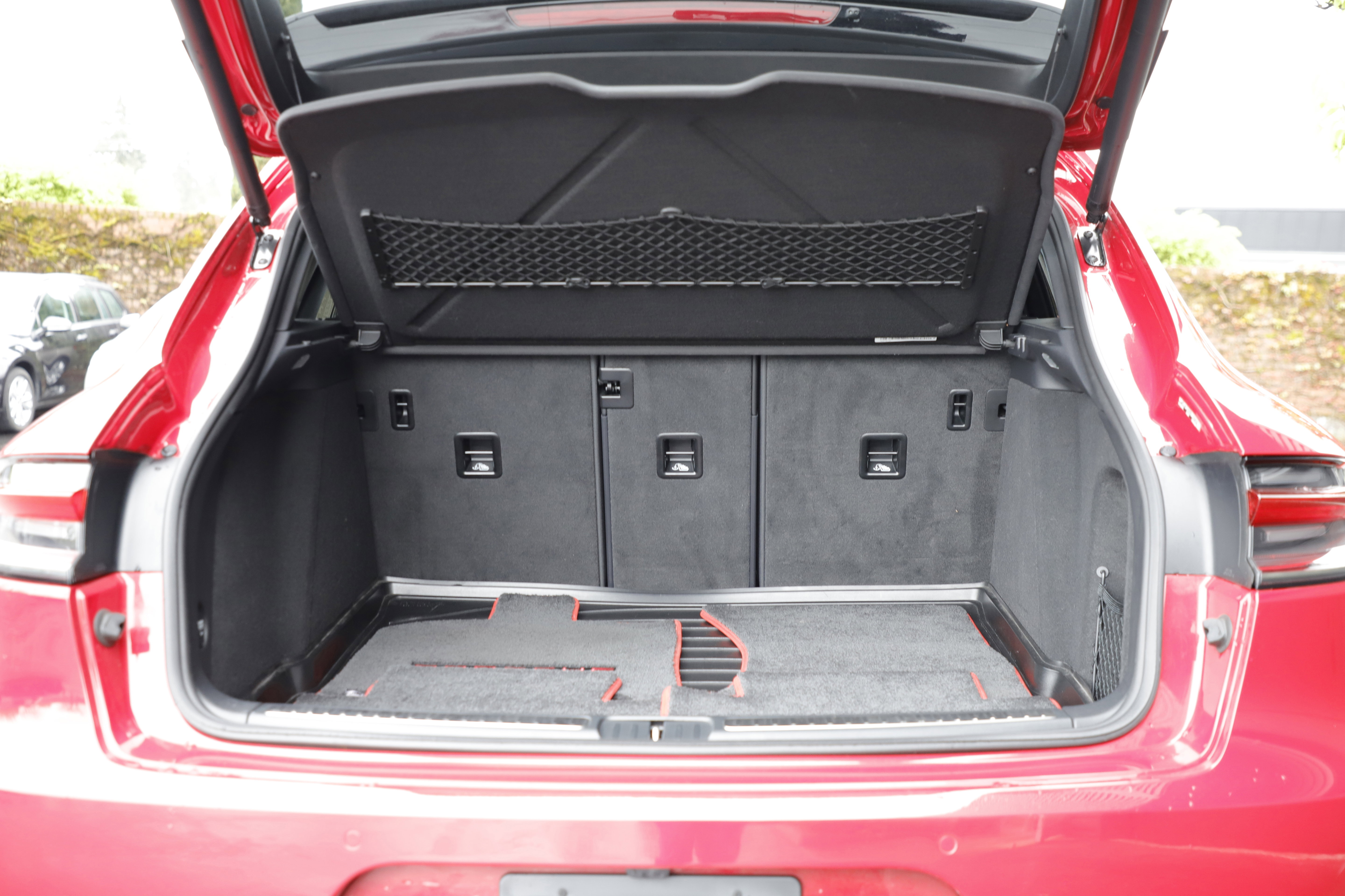 Used 2020 Porsche Macan Turbo image 11