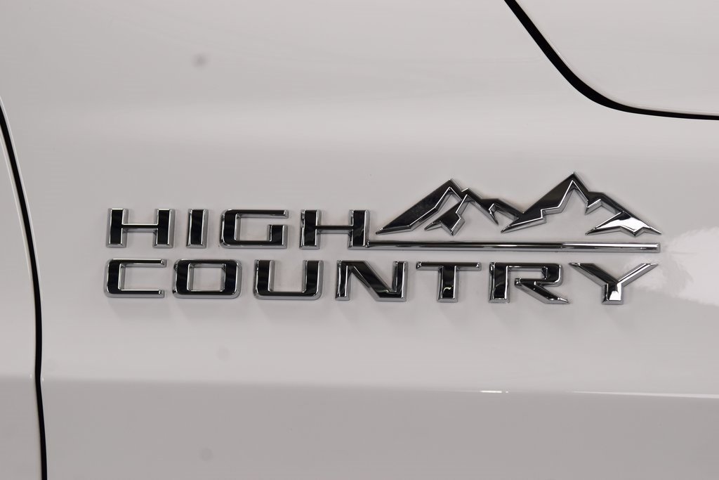 Used 2024 Chevrolet Suburban High Country image 14