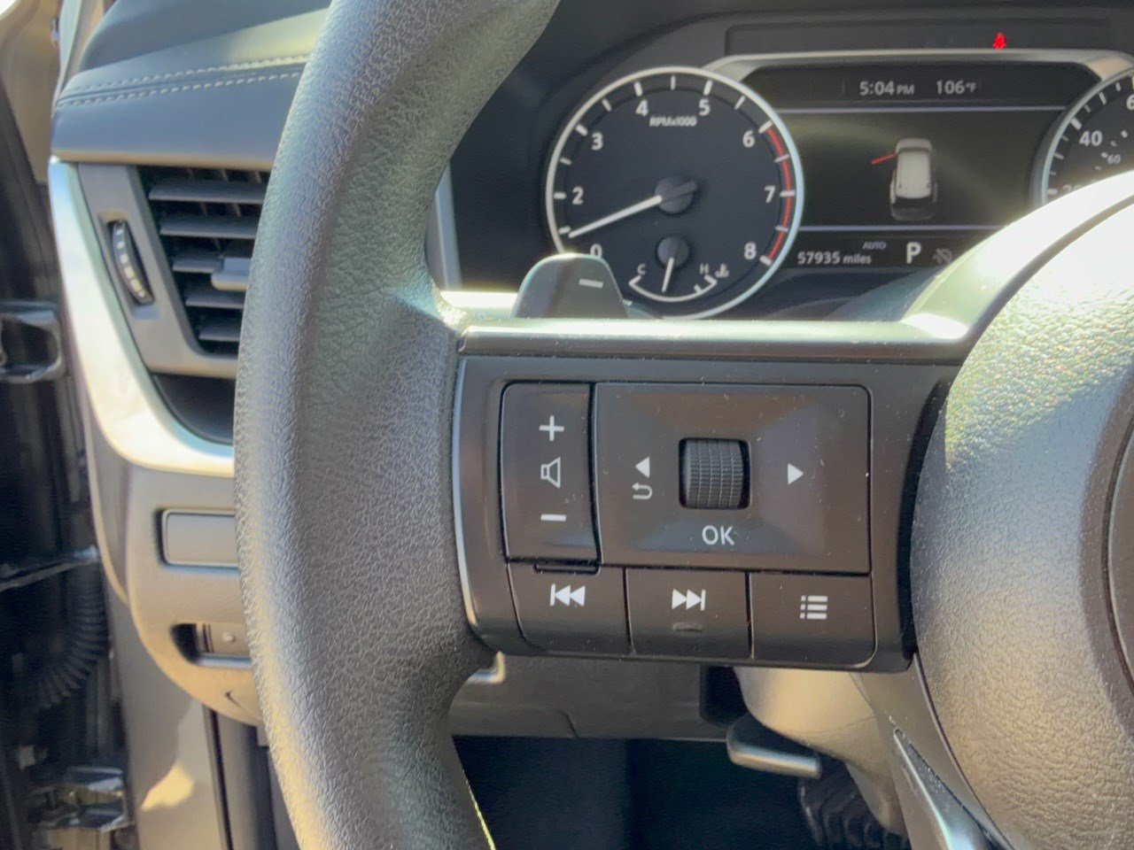 Used 2024 Nissan Rogue S AWD/4WD image 18
