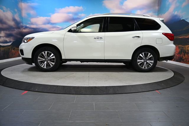 Used 2018 Nissan Pathfinder SV image 4