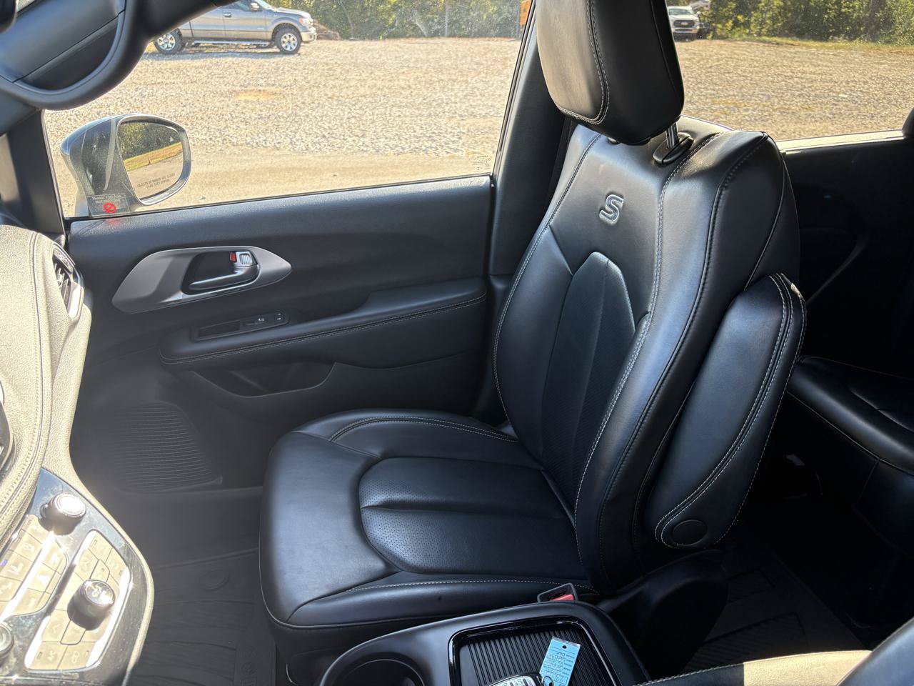 Used 2023 Chrysler Pacifica Touring-L w/ S Appearance Package FWD image 19