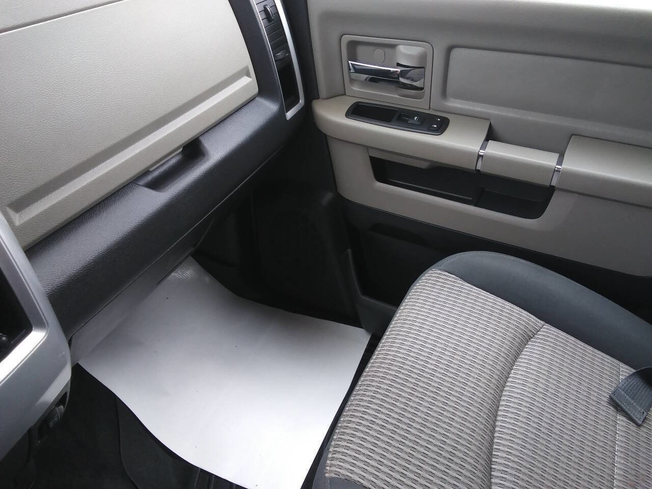 Used 2011 RAM 2500 SLT image 2