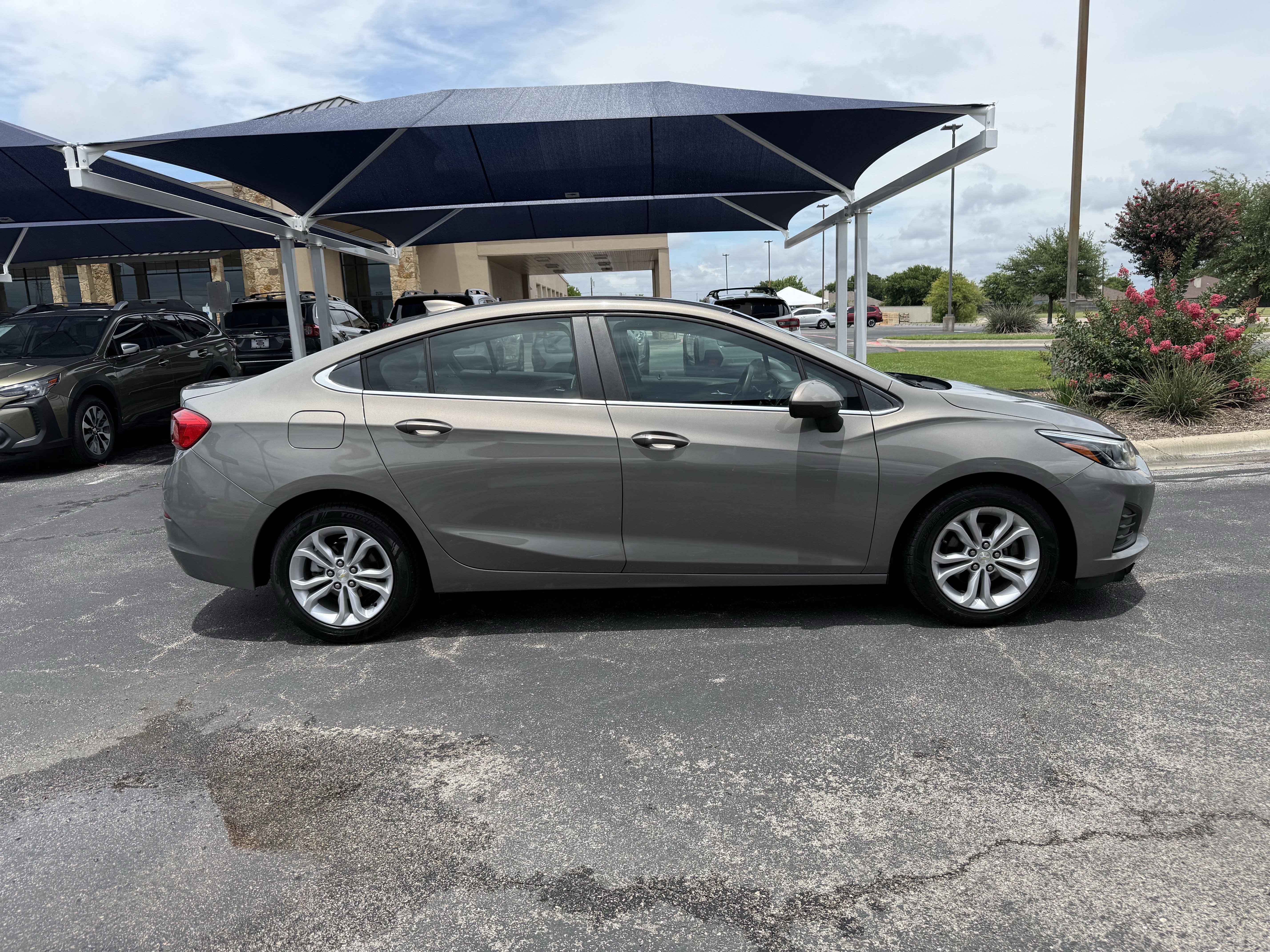 Used 2019 Chevrolet Cruze LT w/ Convenience Package FWD image 11