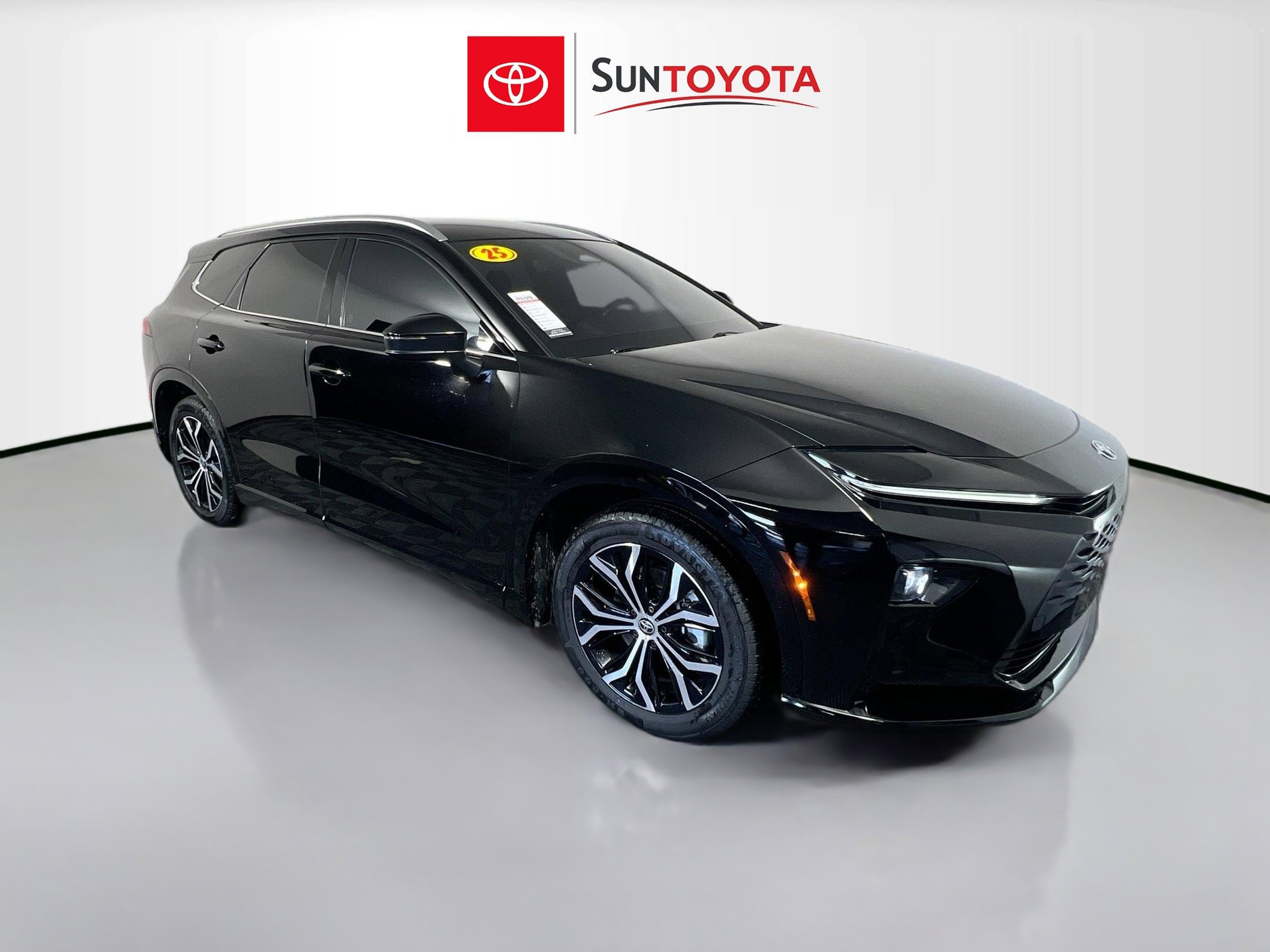 Used 2025 Toyota Crown Signia AWD/4WD image 1