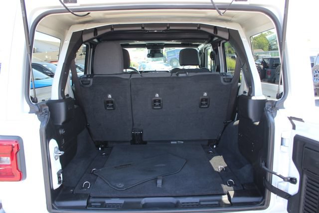 Used 2025 Jeep Wrangler Unlimited Sahara AWD/4WD image 26