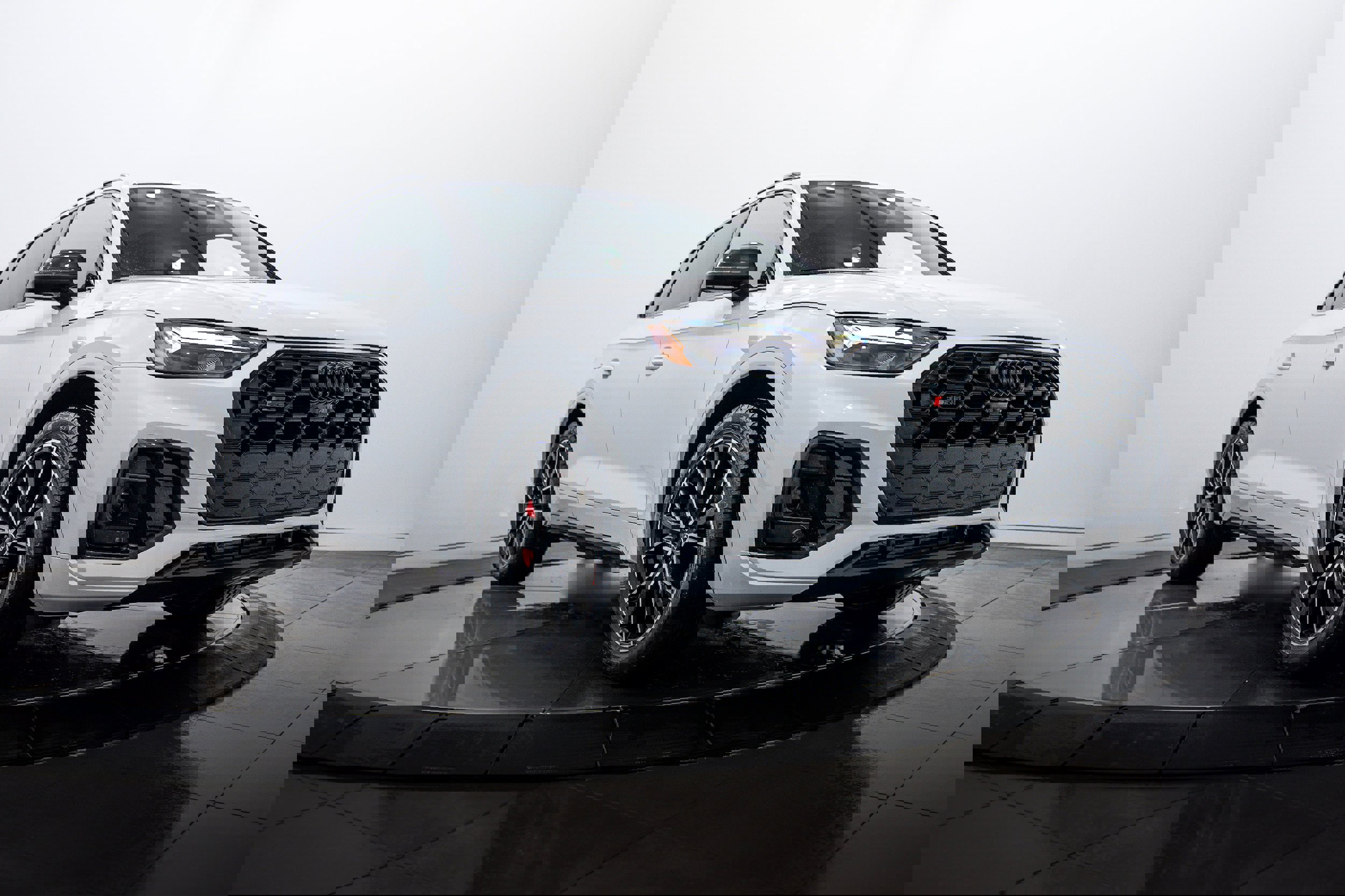 Certified 2024 Audi SQ5 Premium Plus w/ Premium Plus Package image 1