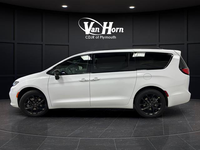 New 2026 Chrysler Pacifica Select image 4