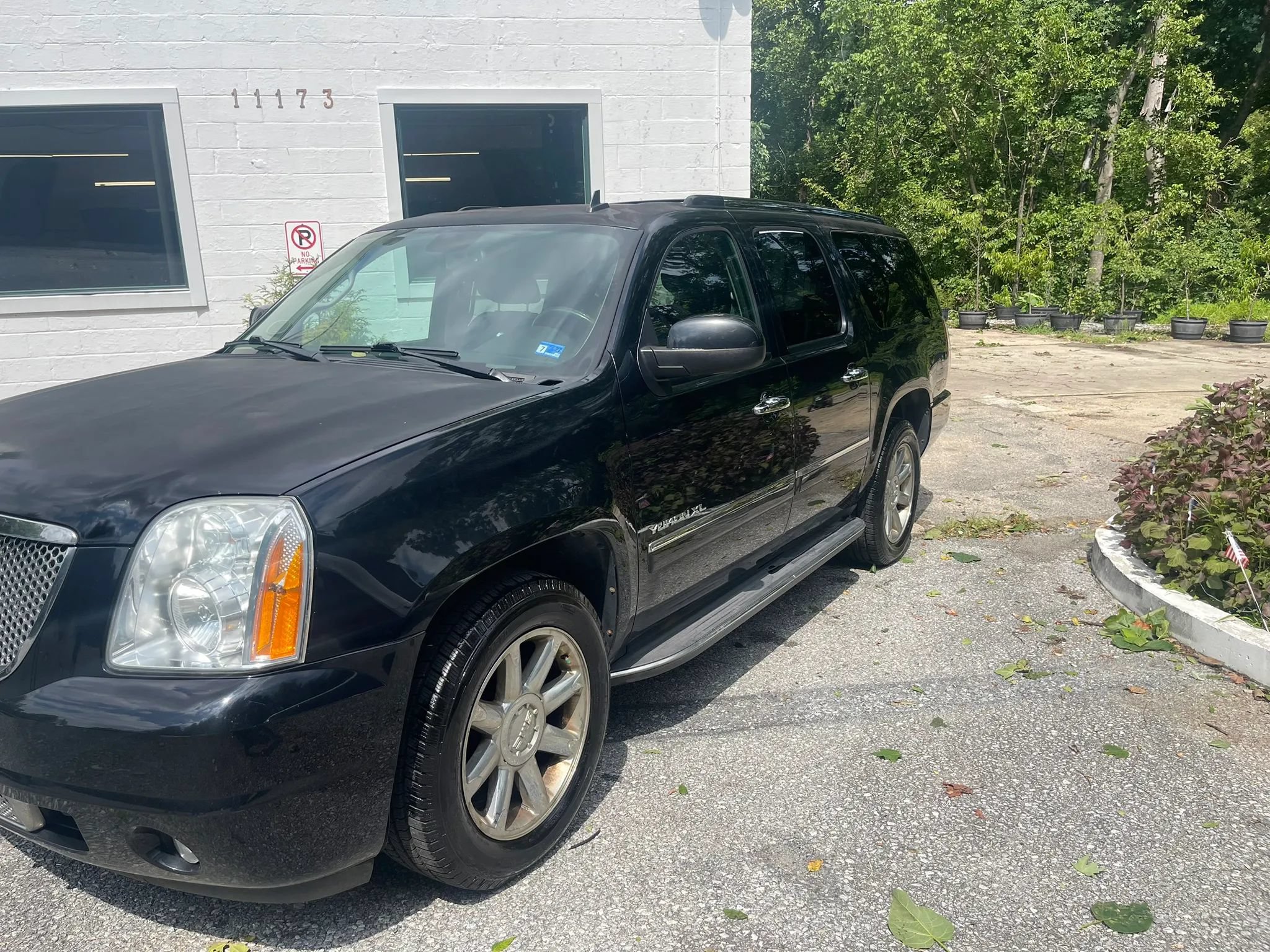 Used 2013 GMC Yukon XL Denali AWD/4WD image 2