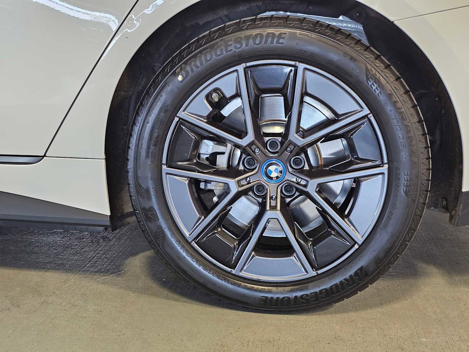 Used 2023 BMW i4 eDrive35 RWD image 8