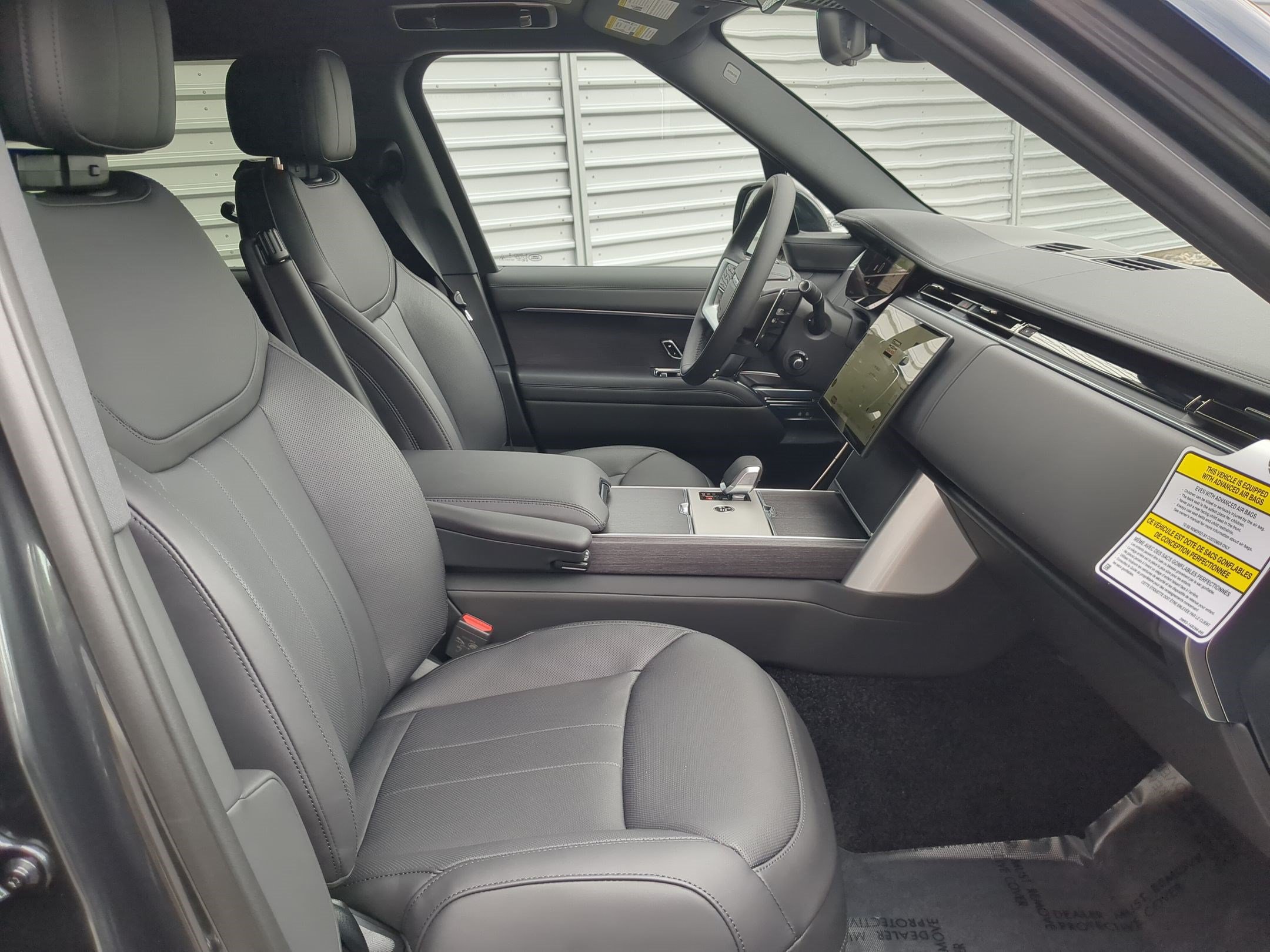 New 2026 Land Rover Range Rover Long Wheelbase SE AWD/4WD image 32