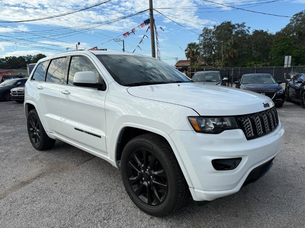 Used 2019 Jeep Grand Cherokee Altitude RWD image 3