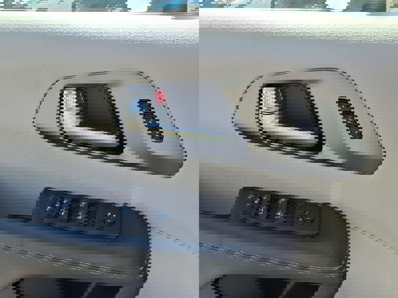 Used 2023 Chrysler Pacifica Touring-L image 16