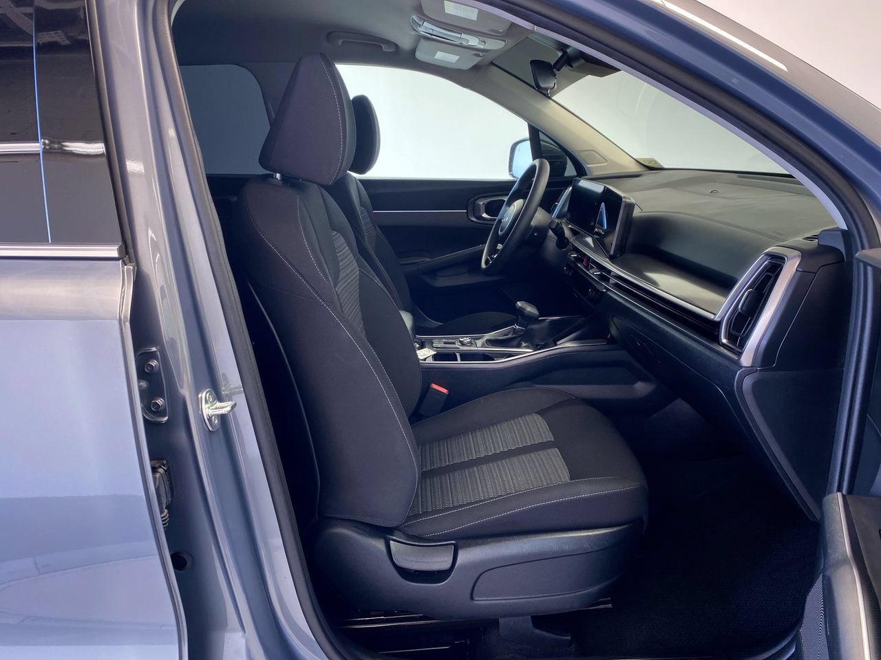 Certified 2025 Kia Sorento LX FWD image 28