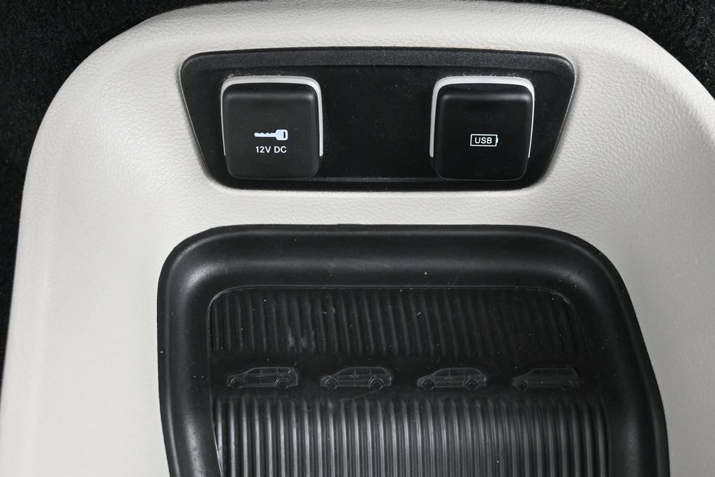 Used 2020 Chrysler Pacifica Limited FWD image 19