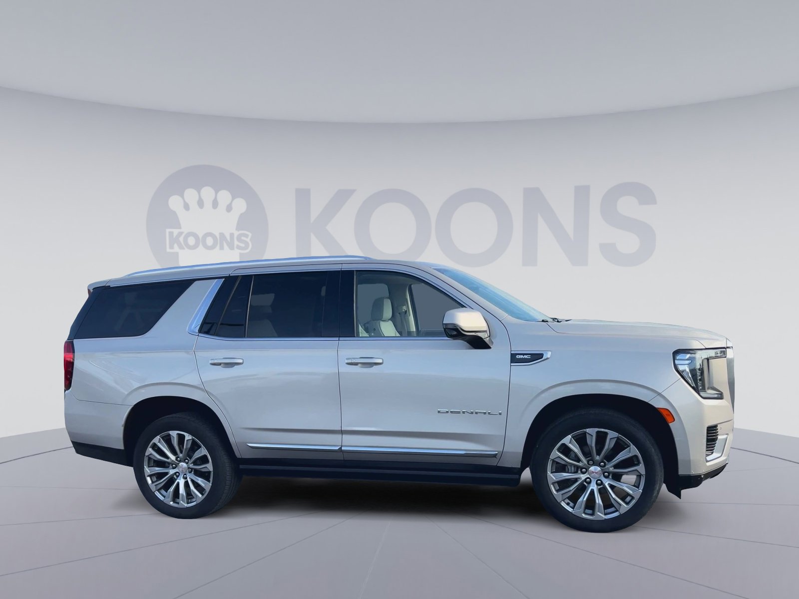 Used 2021 GMC Yukon Denali w/ Denali Premium Package image 2