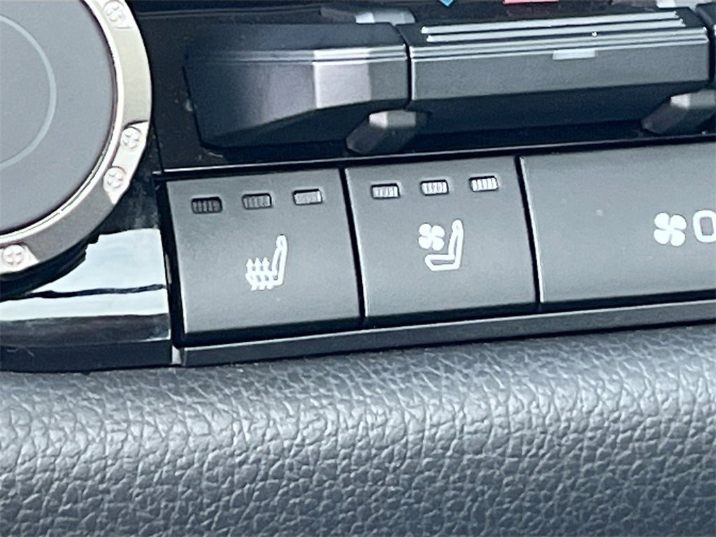 Used 2022 Toyota Tundra Limited image 18