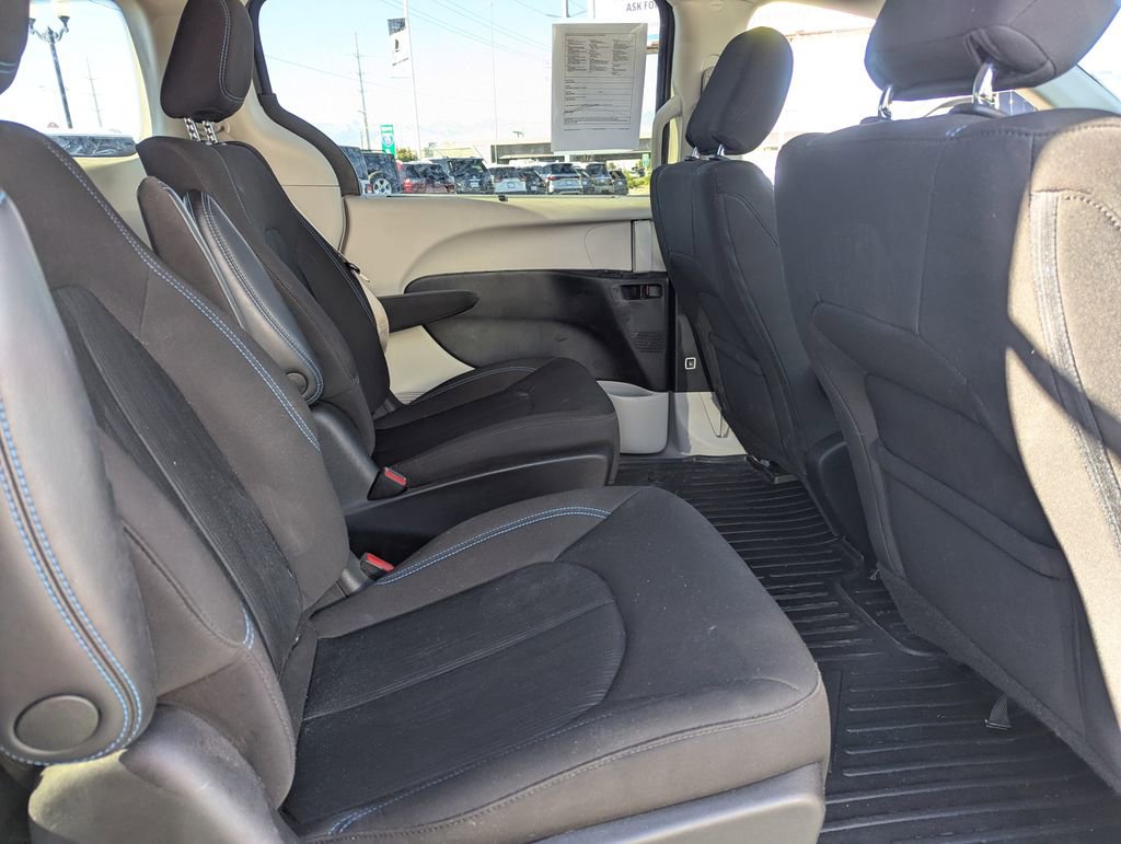 Used 2021 Chrysler Pacifica Touring image 34