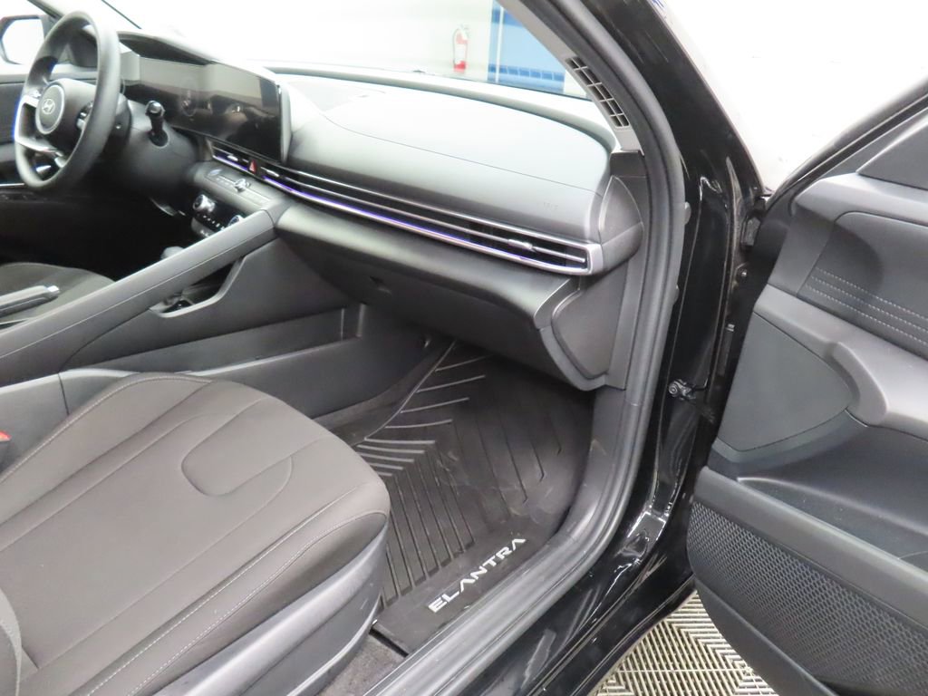 Used 2024 Hyundai Elantra SEL FWD image 29