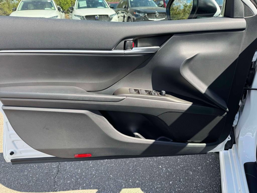 Used 2024 Toyota Camry SE w/ Cold Weather Package FWD image 18