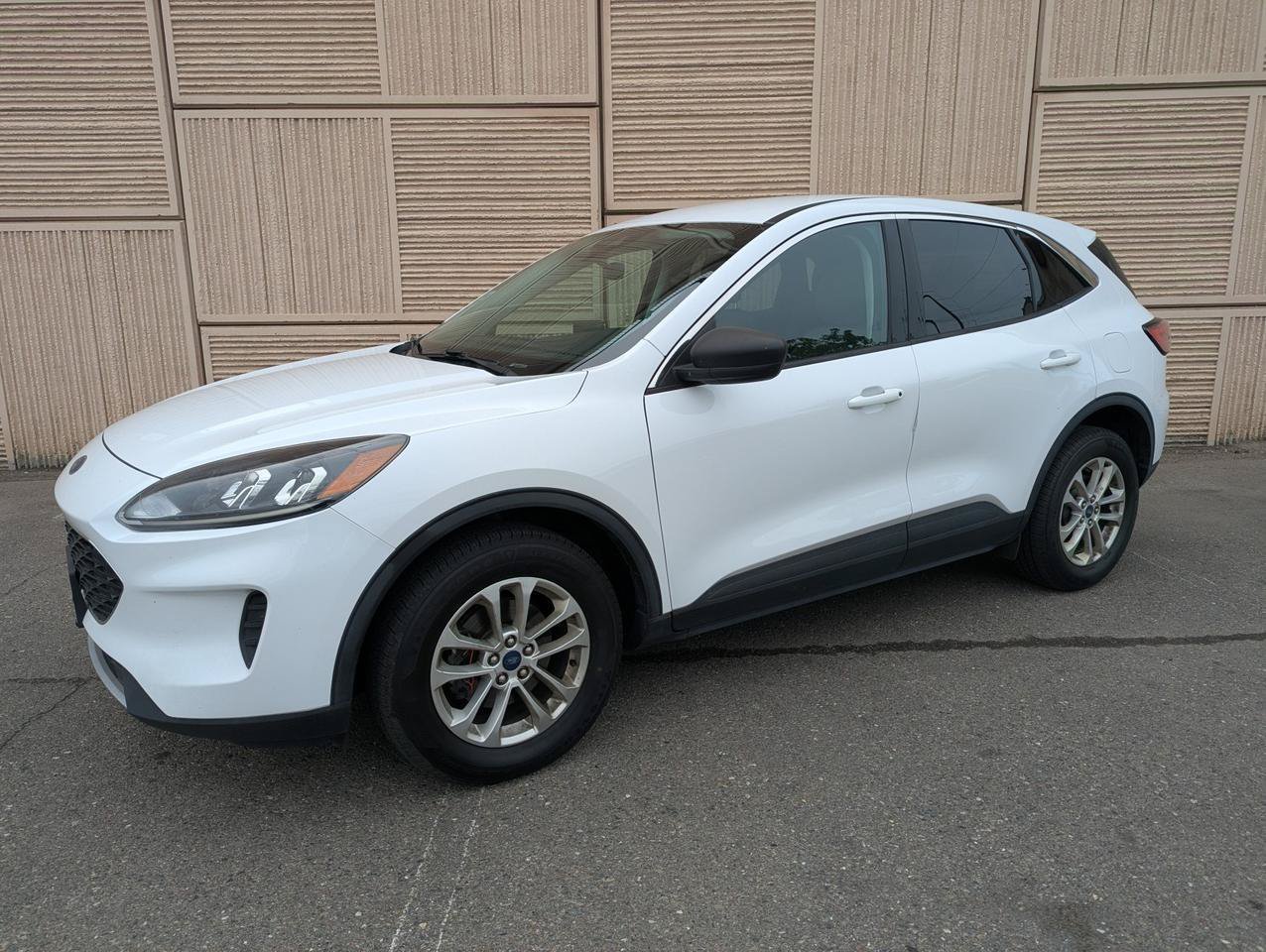Used 2022 Ford Escape SE w/ Convenience Package AWD/4WD image 1