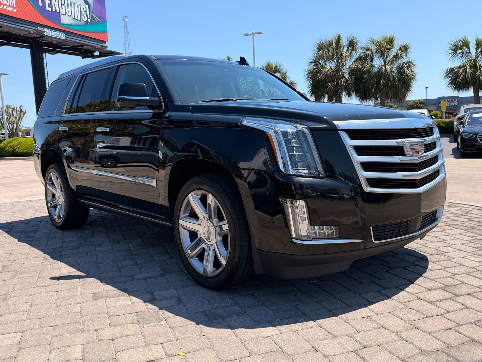 Used 2019 Cadillac Escalade Premium Luxury image 7