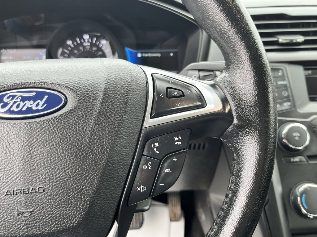 Used 2018 Ford Fusion SE w/ Equipment Group 601A image 3