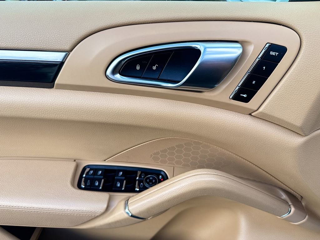 Used 2017 Porsche Cayenne AWD/4WD image 19