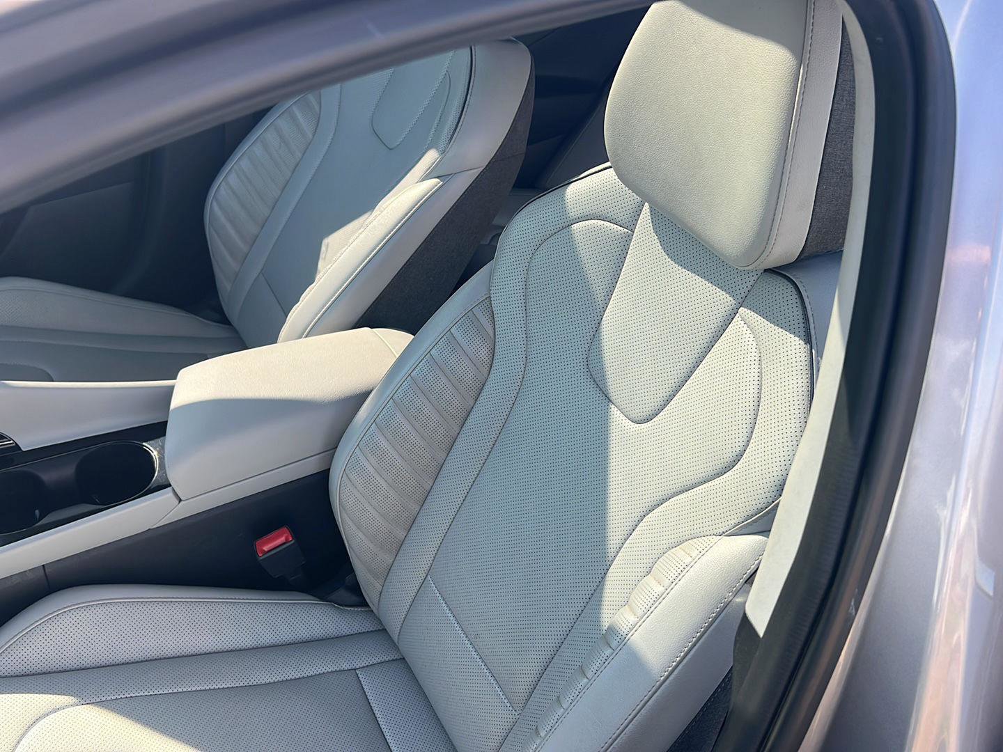 Used 2025 Hyundai Elantra Limited image 28