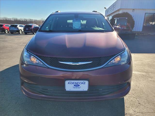 Used 2017 Chrysler Pacifica LX w/ Safetytec Group image 3