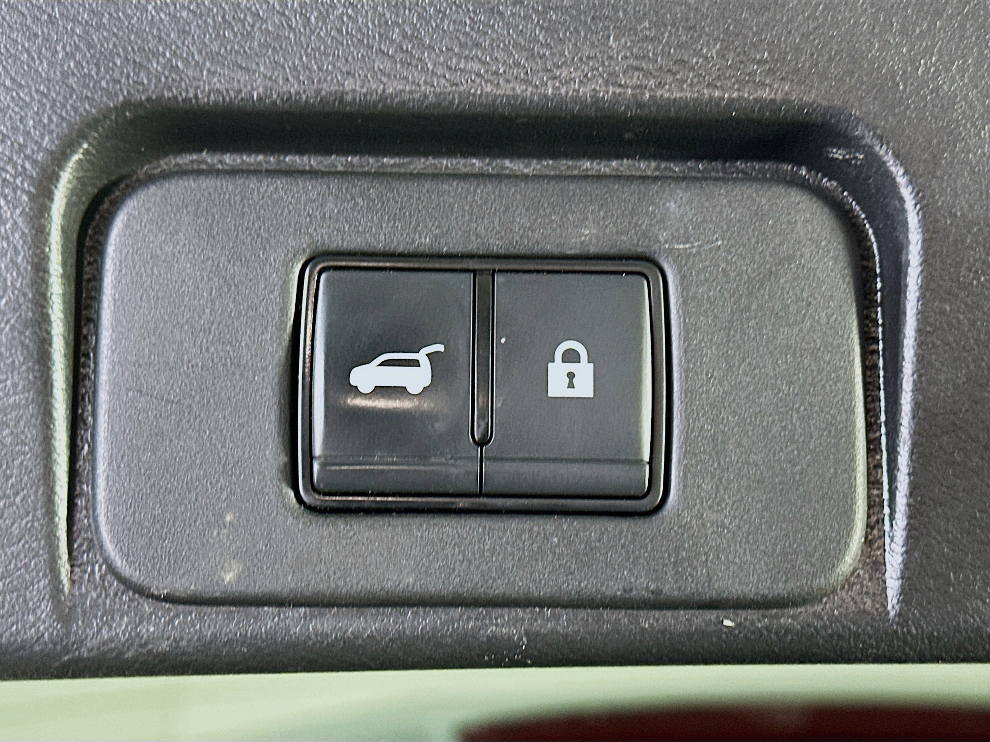 Used 2023 Nissan Rogue SL w/ SL Premium Package image 31