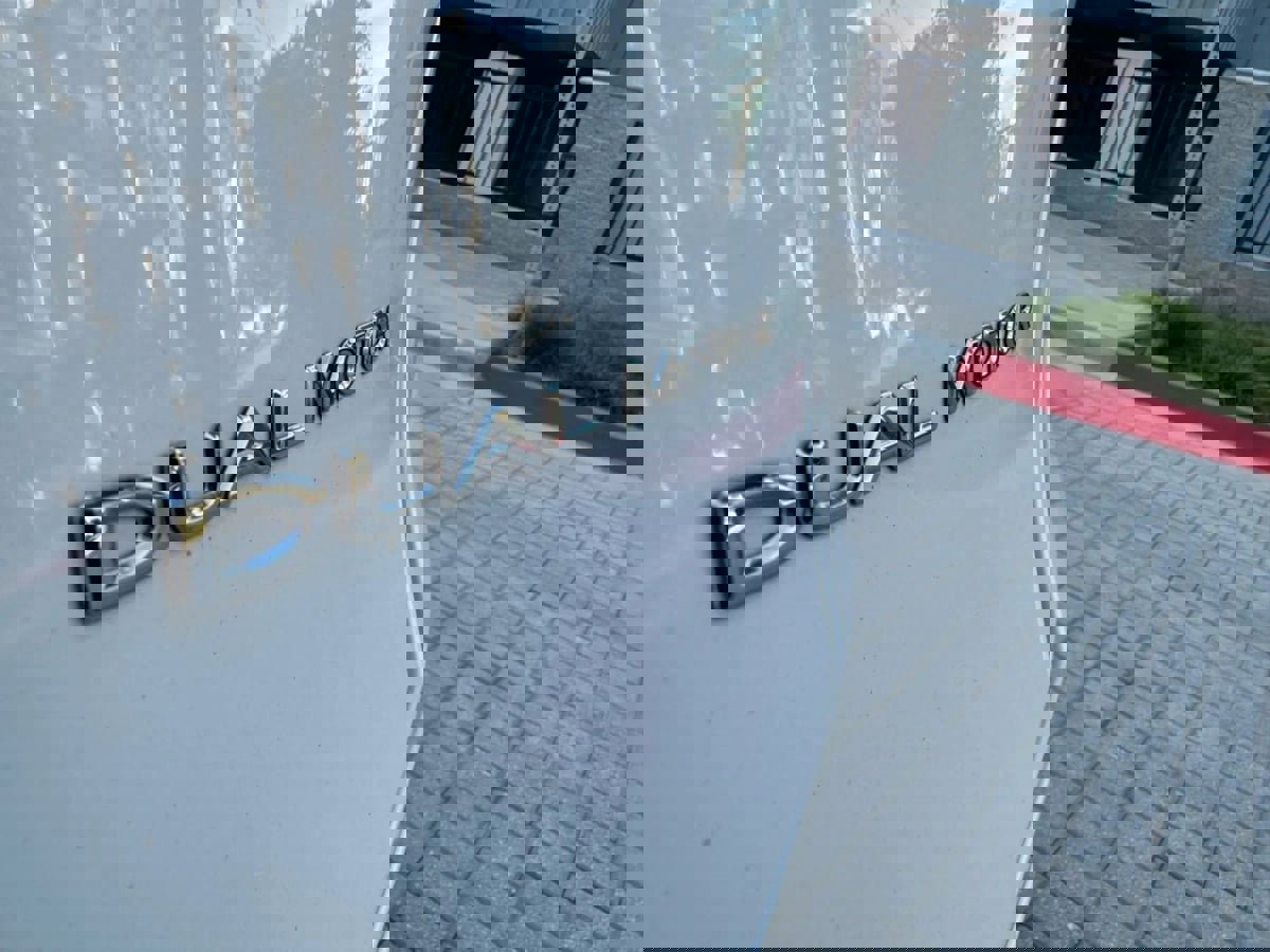 Used 2023 Tesla Model Y Long Range image 36