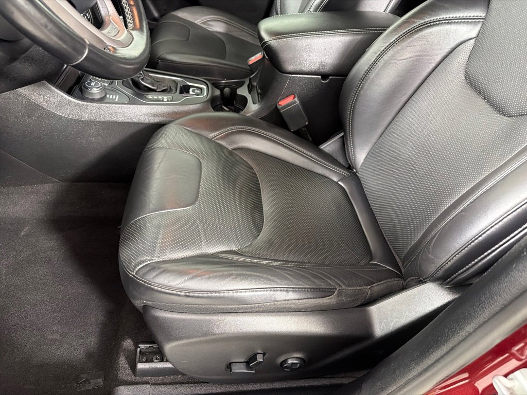 Used 2021 Jeep Cherokee Latitude Lux image 12