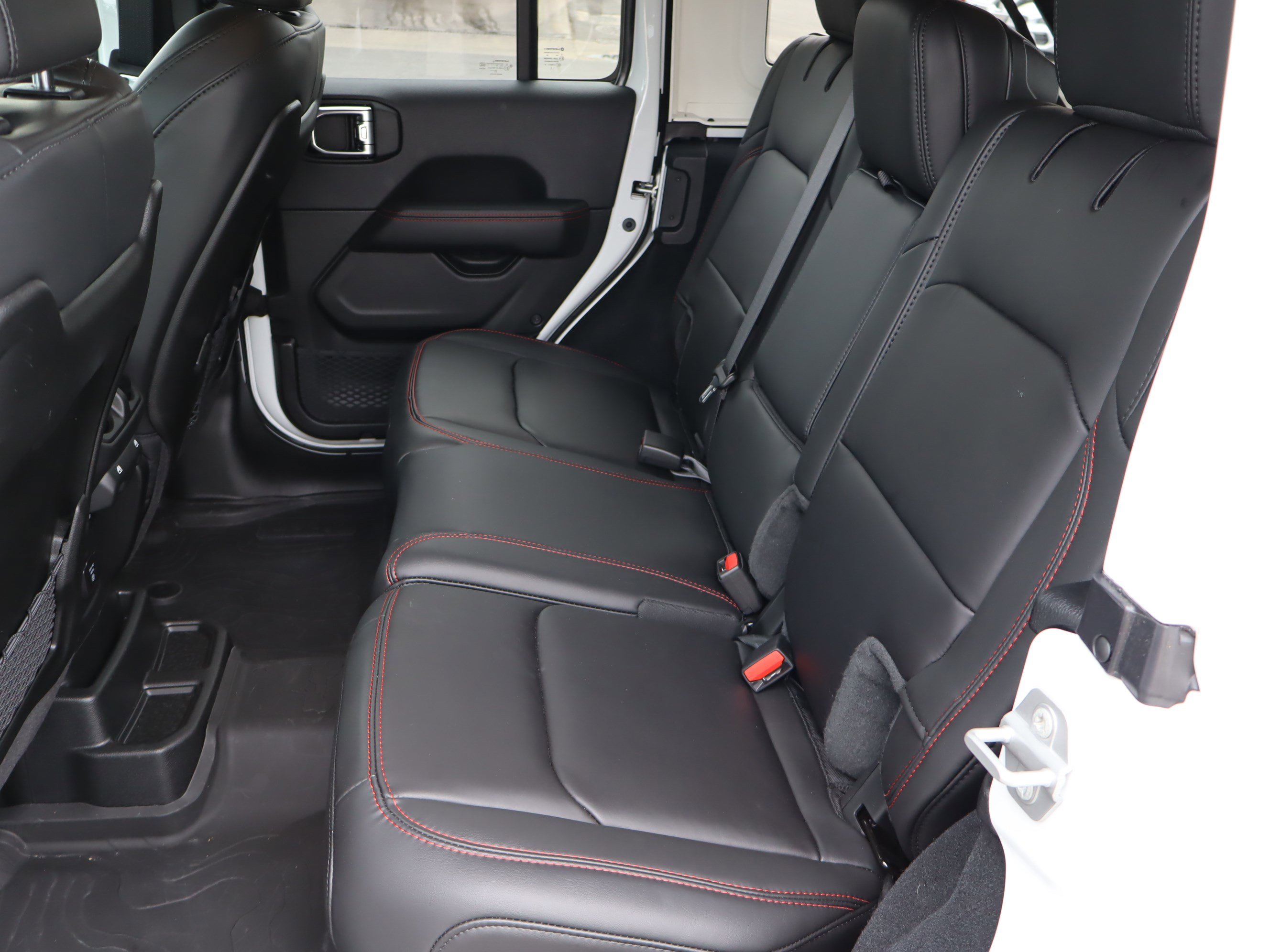 Used 2025 Jeep Wrangler Unlimited Rubicon AWD/4WD image 33