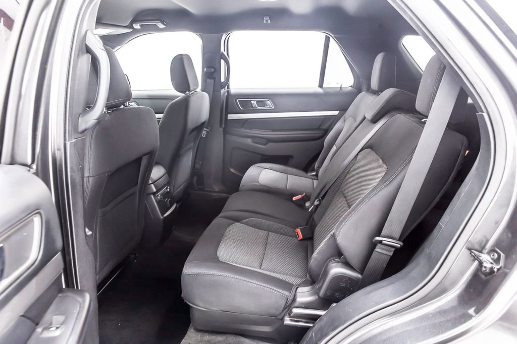 Used 2018 Ford Explorer XLT image 26