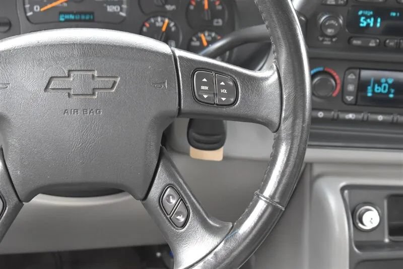 Used 2005 Chevrolet Silverado 2500 LT w/ Heavy-Duty Power Package AWD/4WD image 16