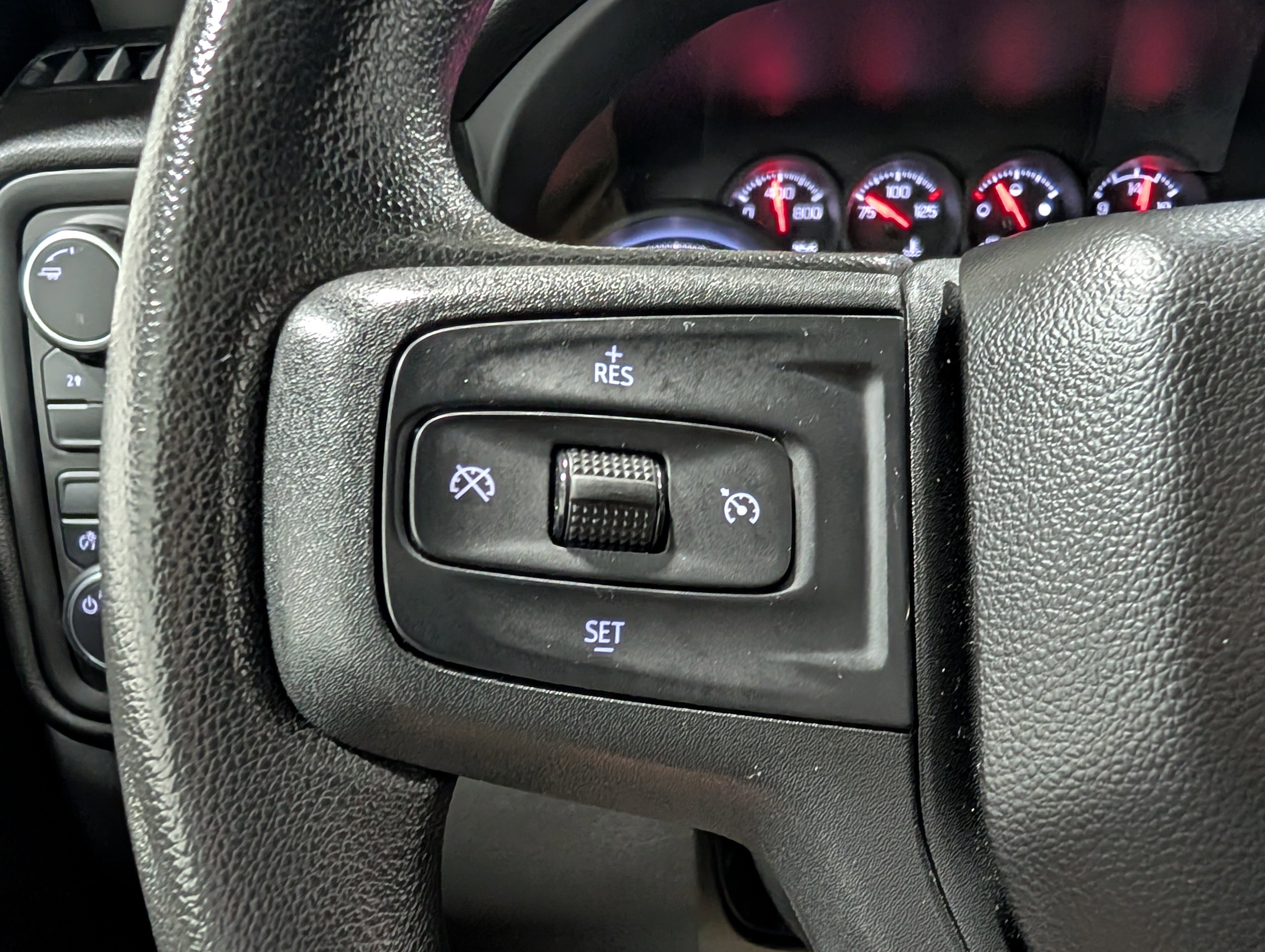 Used 2022 Chevrolet Silverado 2500 Custom image 25