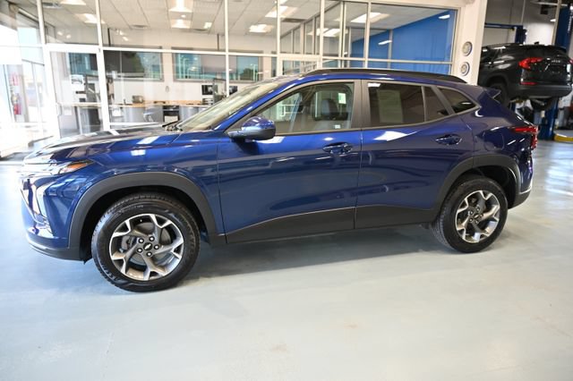 Used 2024 Chevrolet Trax LT w/ Driver Confidence Package FWD image 7
