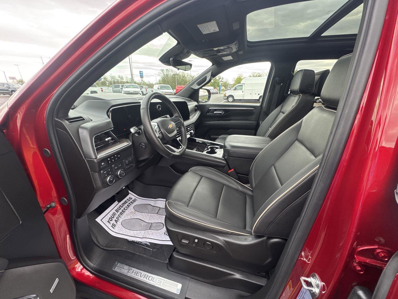 Used 2025 Chevrolet Tahoe Premier AWD/4WD image 7
