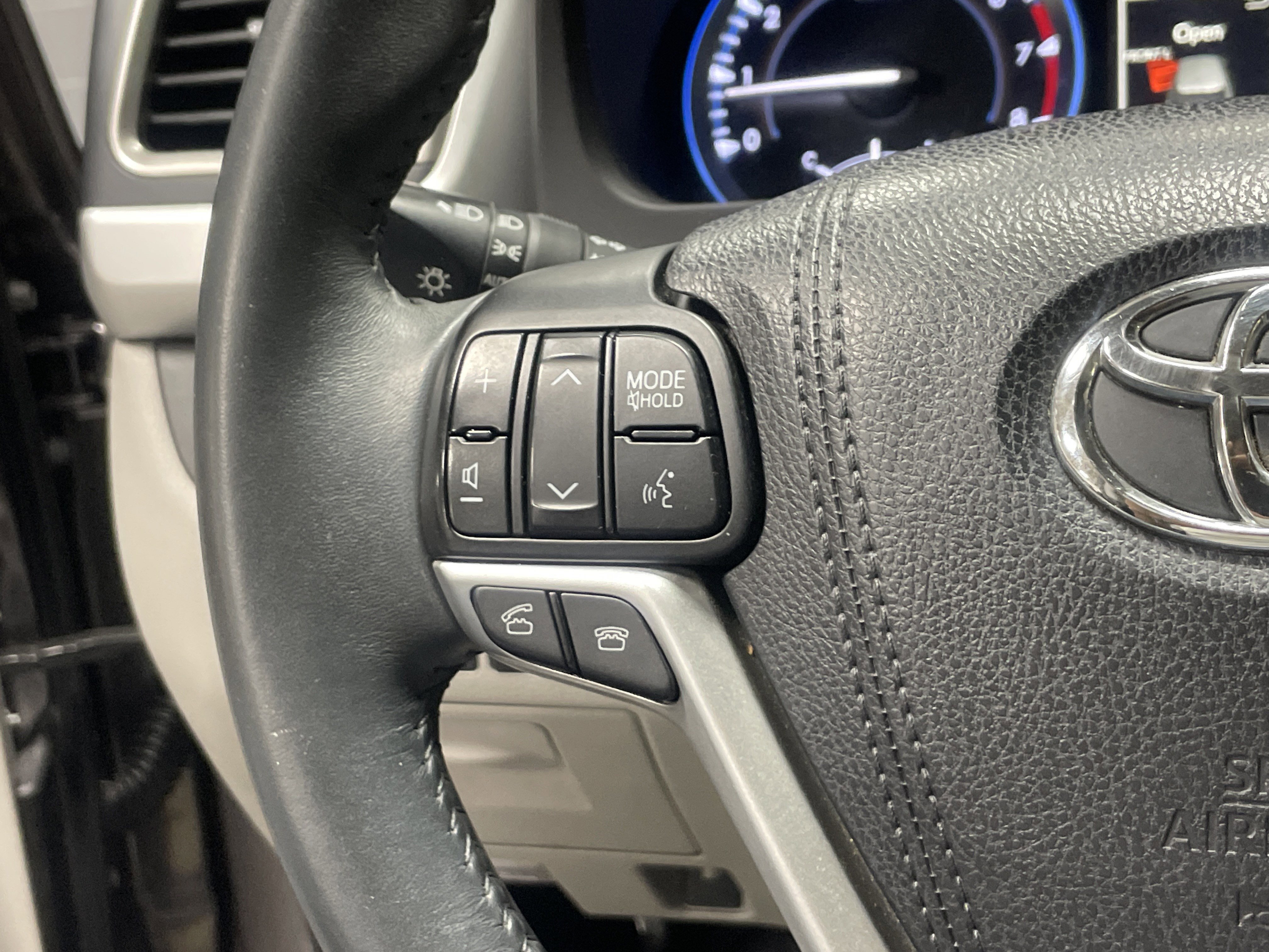 Used 2016 Toyota Highlander Limited FWD image 19