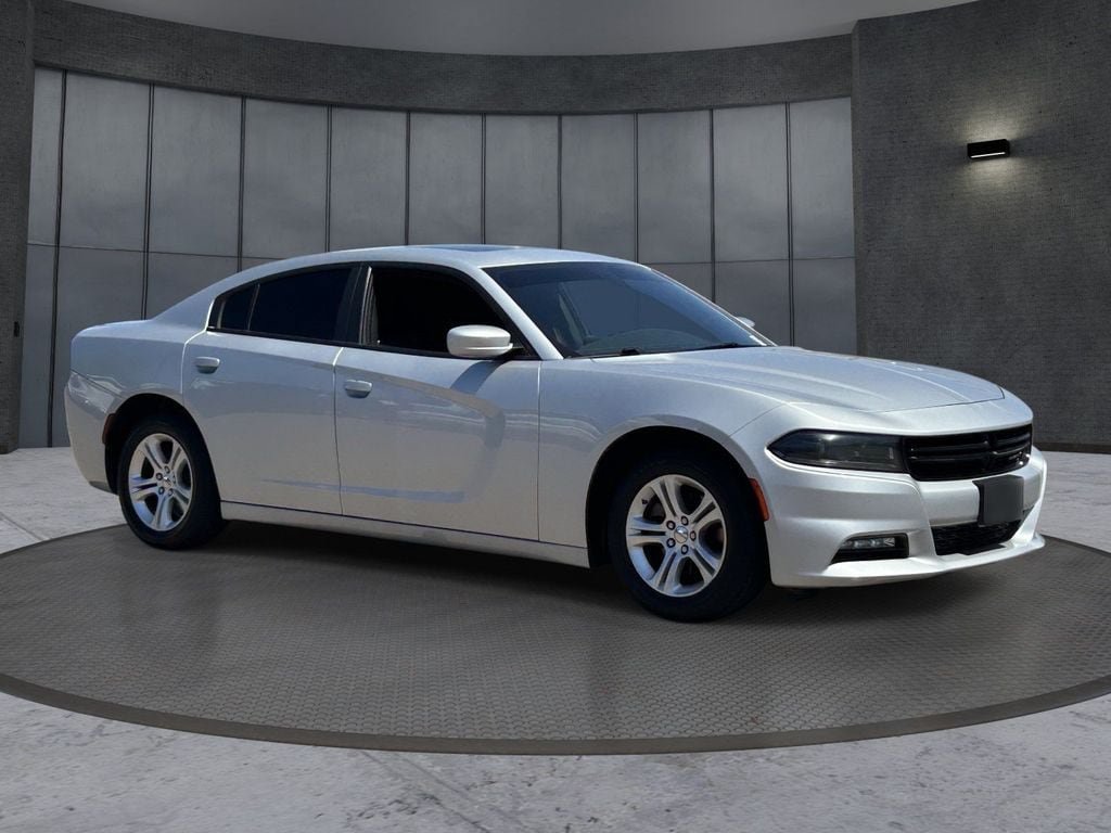 Used 2022 Dodge Charger SXT w/ Driver Convenience Group RWD image 8