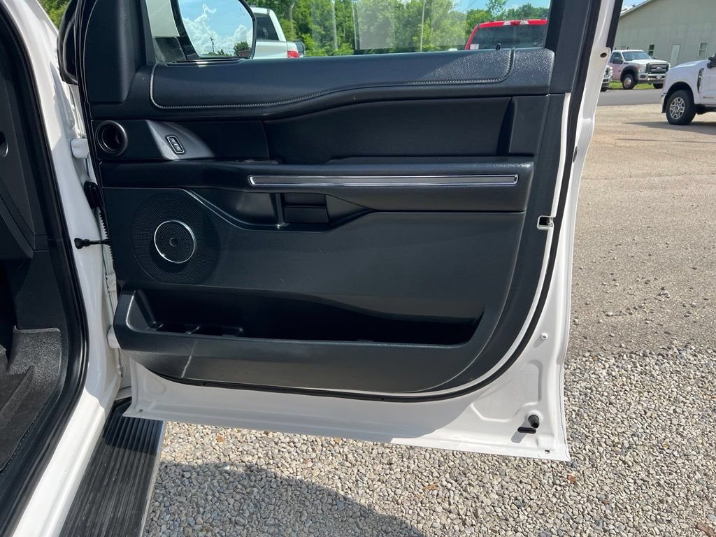 Used 2019 Ford Expedition Max XLT w/ Equipment Group 202A AWD/4WD image 20