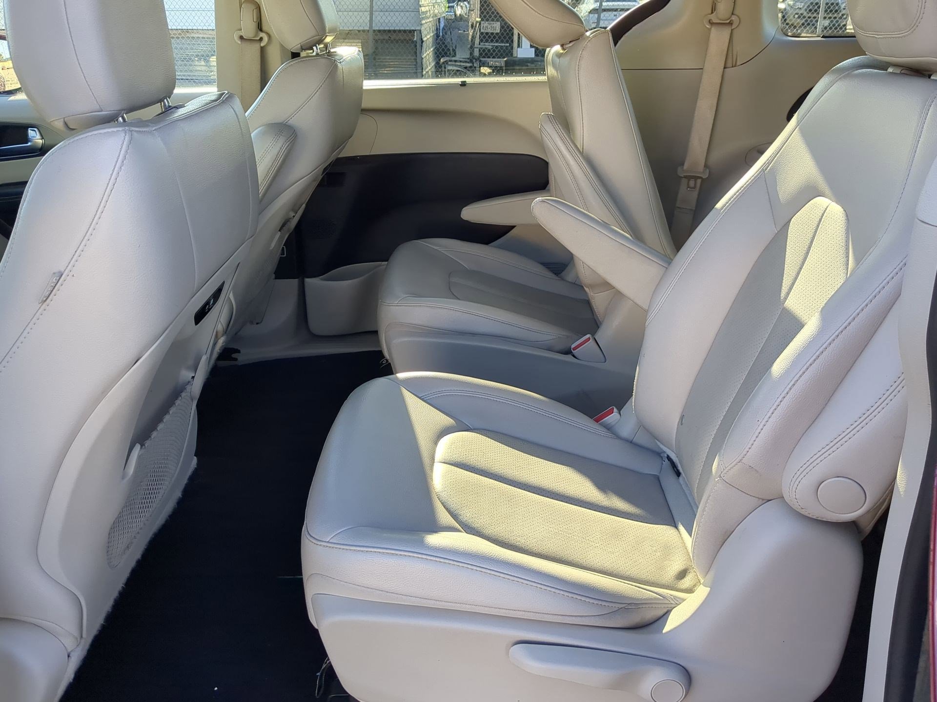 Used 2021 Chrysler Pacifica Touring-L image 27