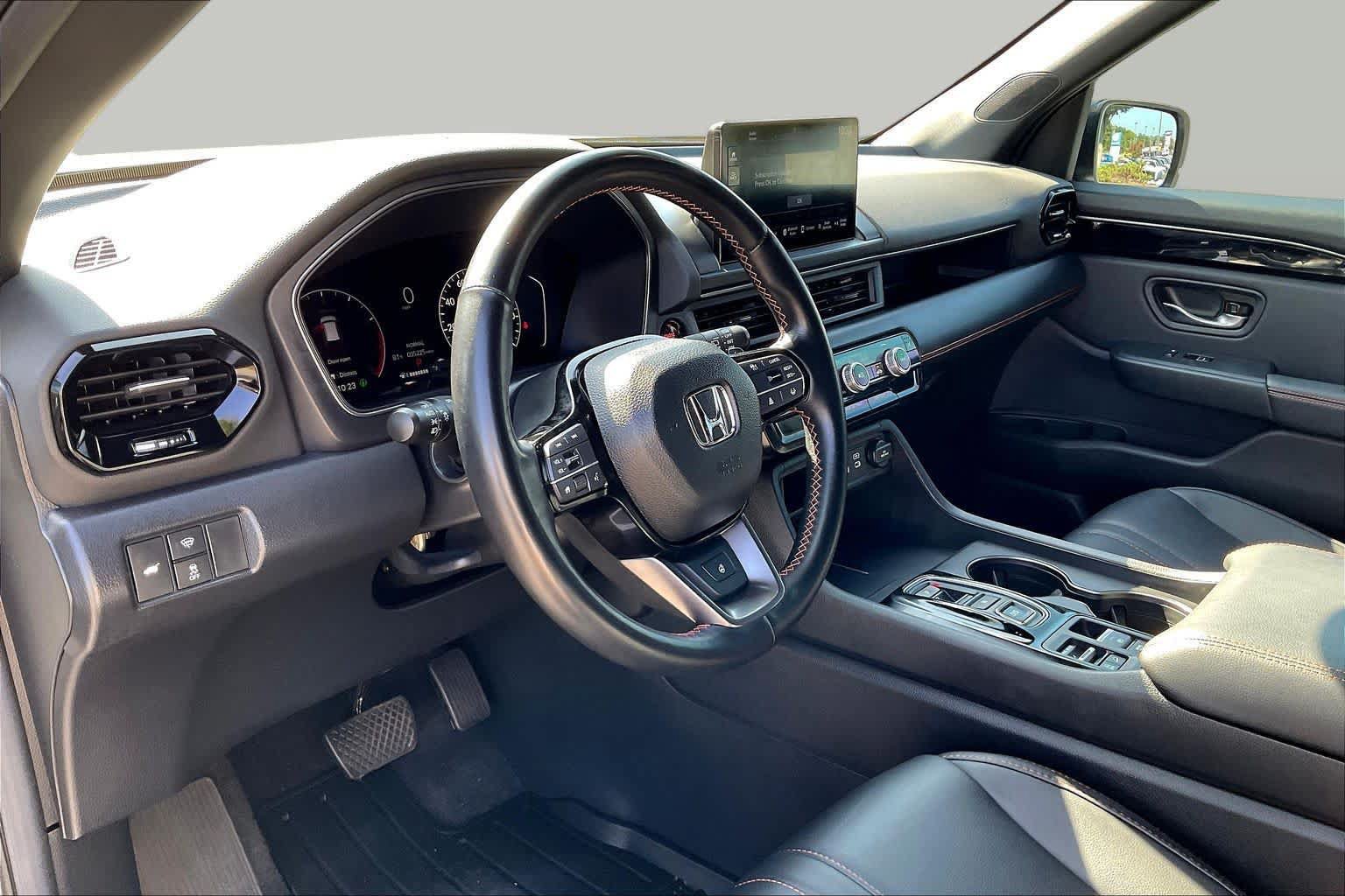 Used 2025 Honda Pilot TrailSport image 18