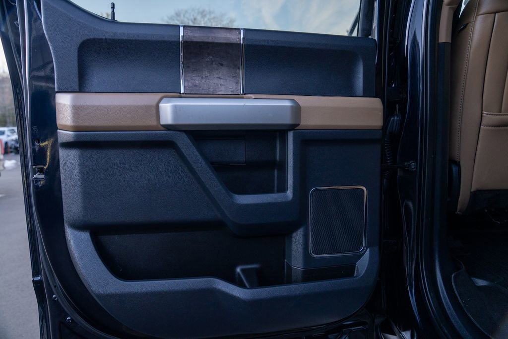 Used 2022 Ford F250 Lariat w/ Chrome Package image 16