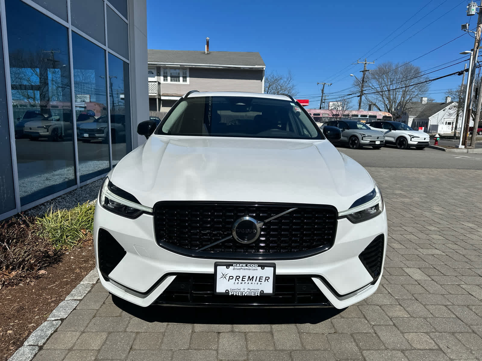 Used 2025 Volvo XC60 B5 Plus image 3