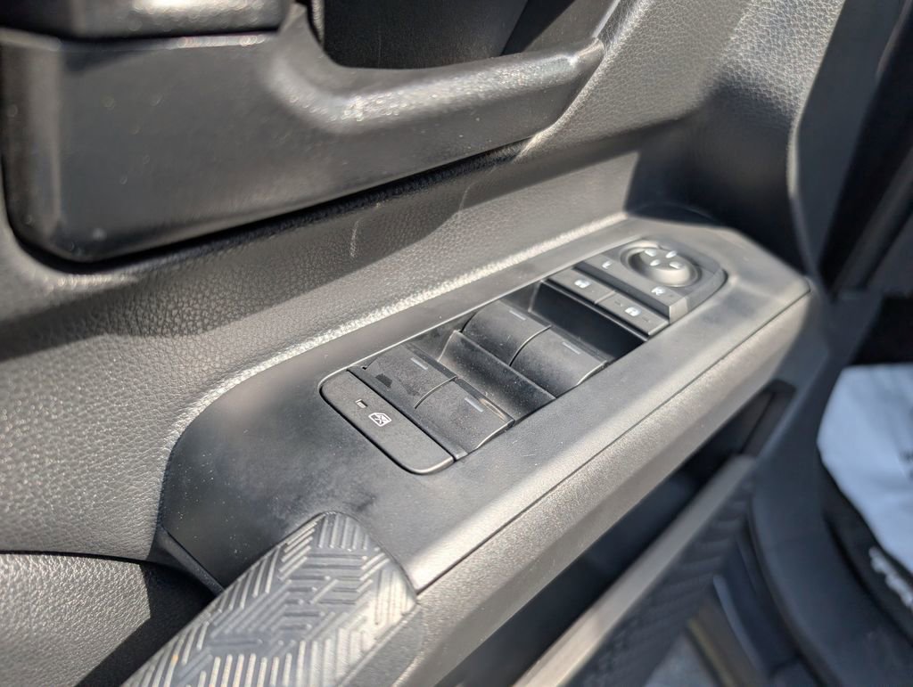 Used 2025 Toyota Tacoma SR5 image 9