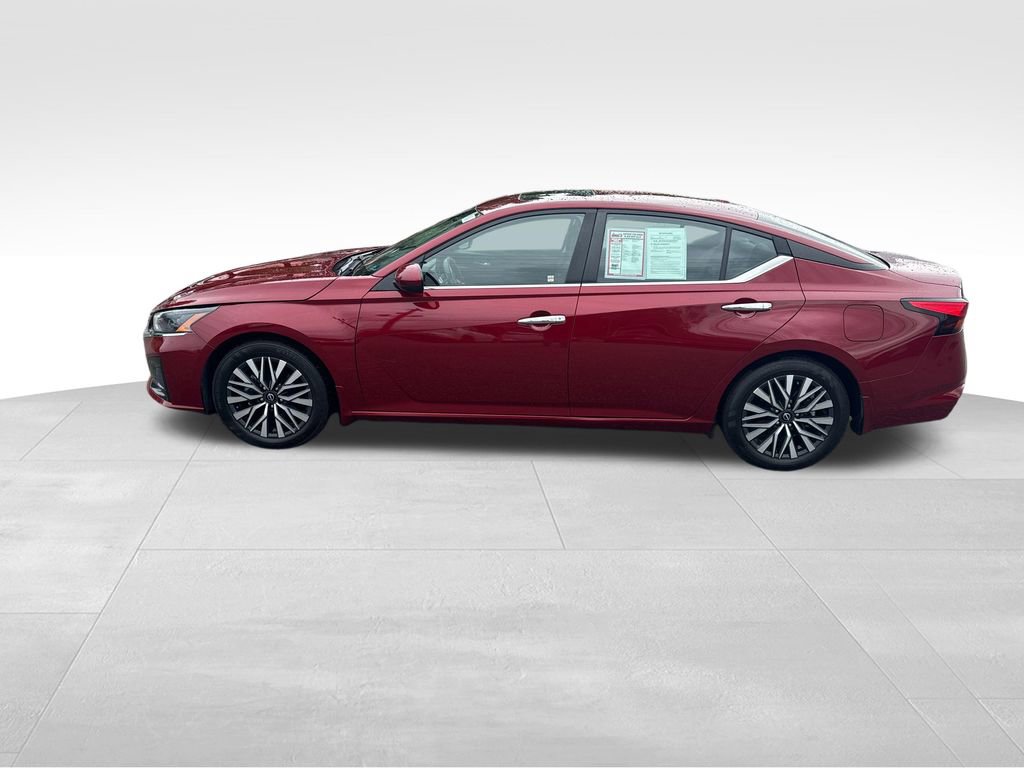 Used 2024 Nissan Altima 2.5 SV w/ SV Premium Package FWD image 3