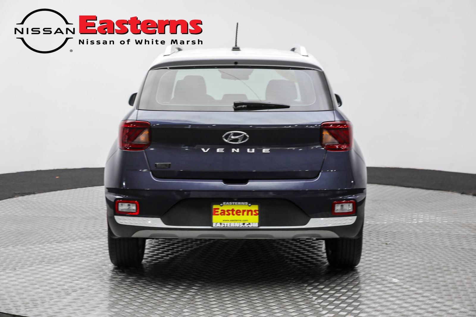 Used 2023 Hyundai Venue Limited image 7