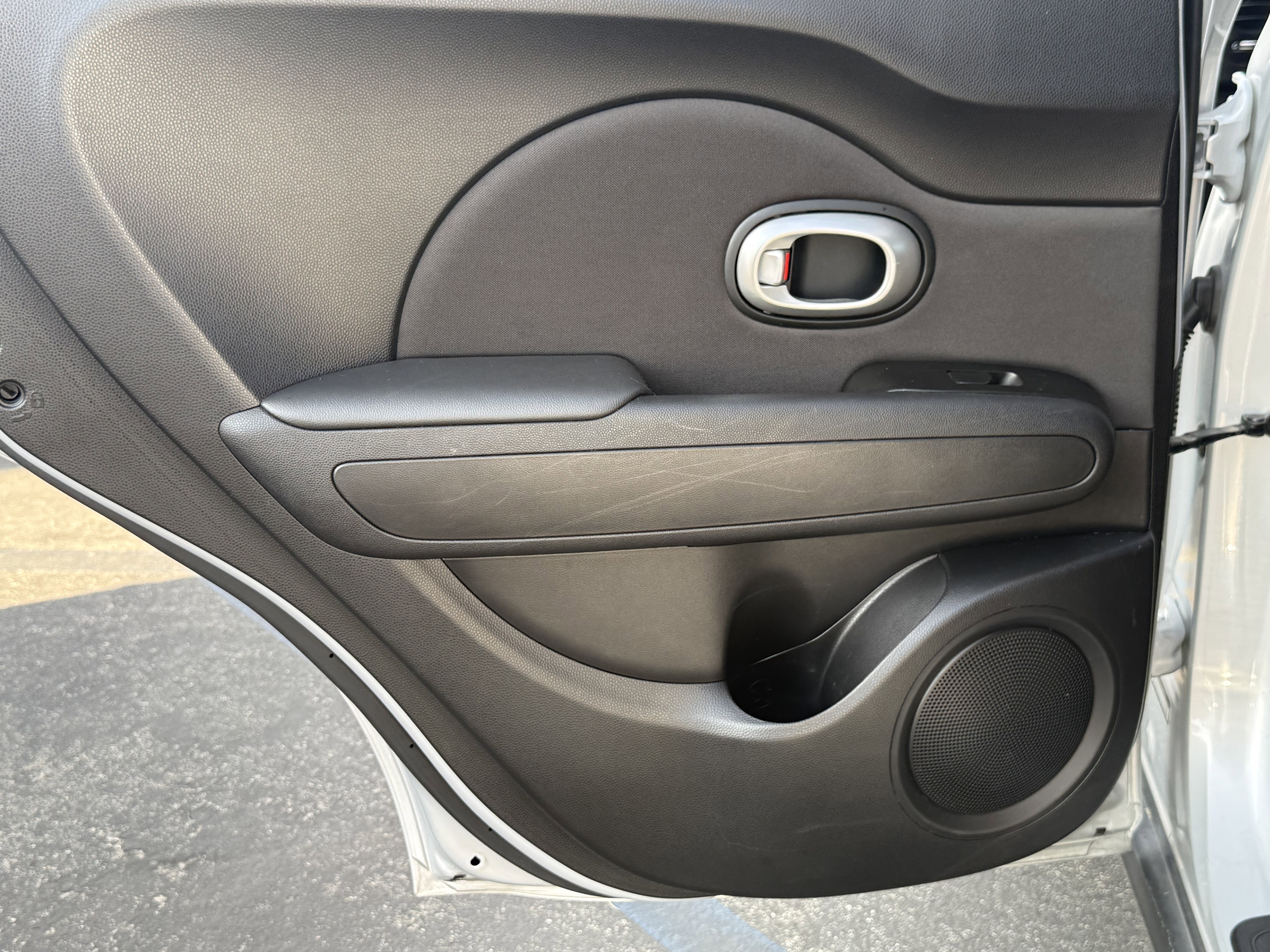 Used 2016 Kia Soul Base image 26